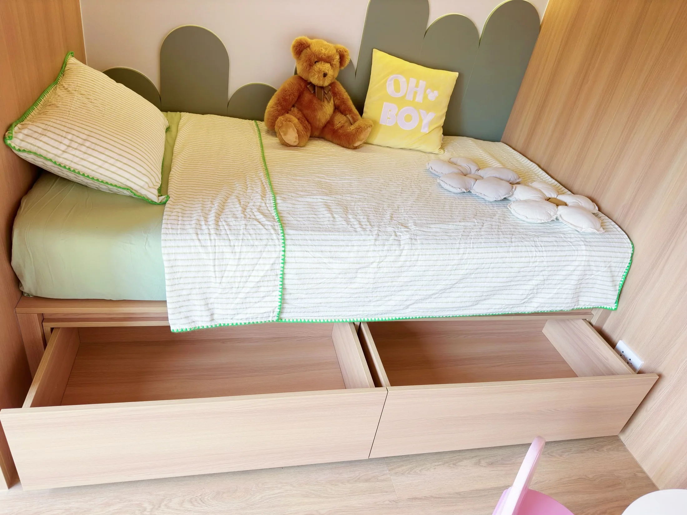 ภาพห้องเด็ก ห้องนอน บิวท์อิน in เตียง ที่ Charm Pool Villa Honeywood ราไวย์ ภูเก็ต ประเทศไทย