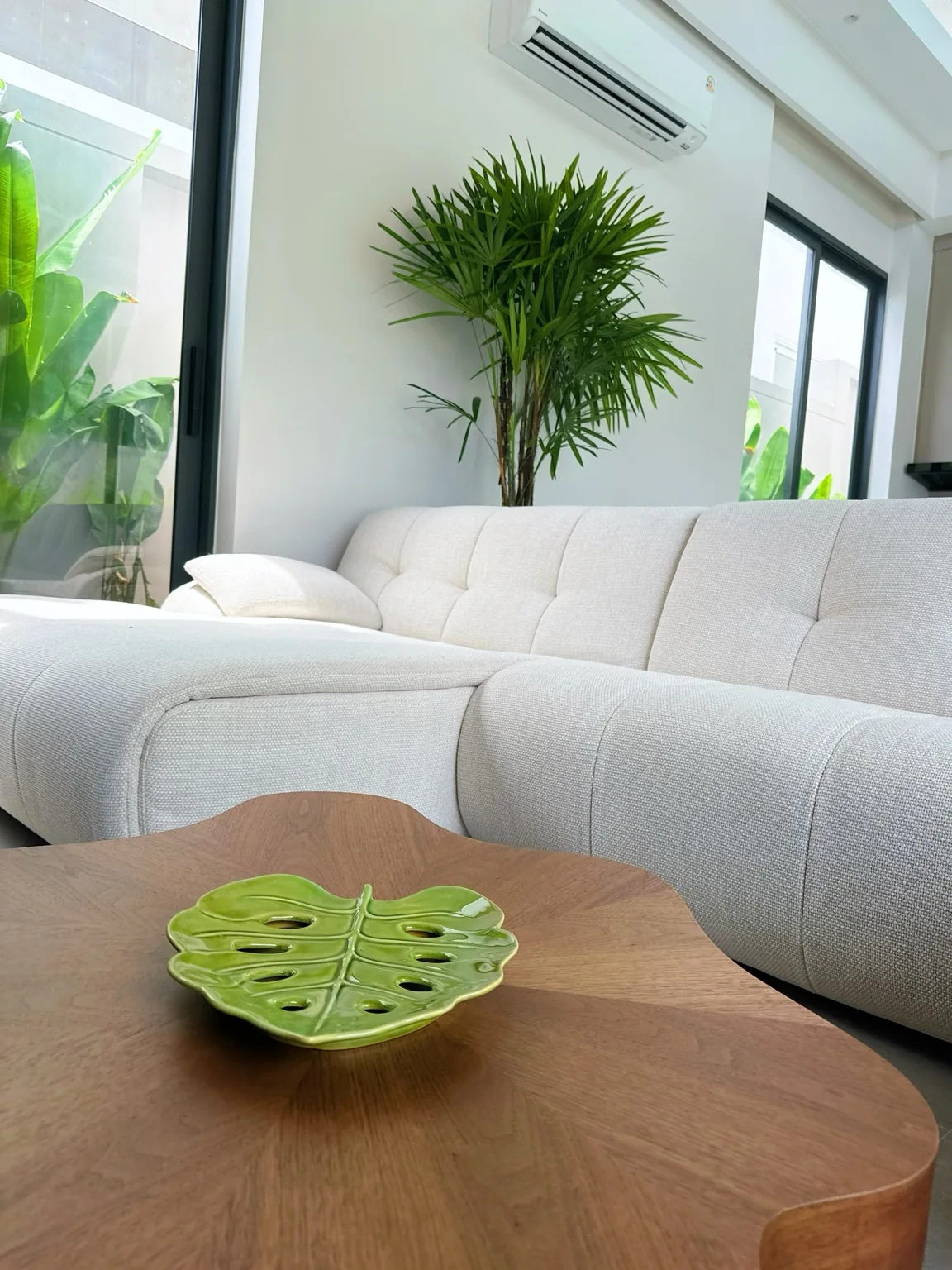 ภาพห้องนั่งเล่น ห้อง สระว่ายน้ำ วิว ที่ Charm Pool Villa Honeywood ราไวย์ ภูเก็ต ประเทศไทย