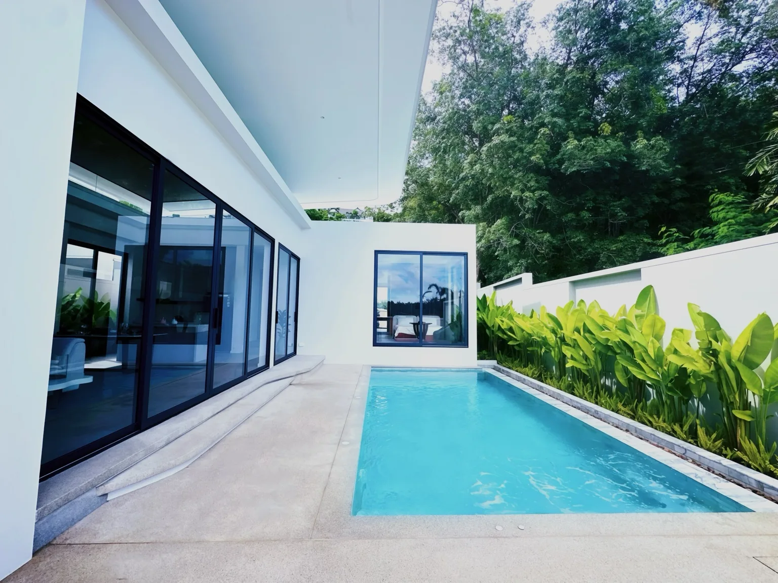 Charm Pool Villa Honeywood in Rawai Phuket — interior photograph 2